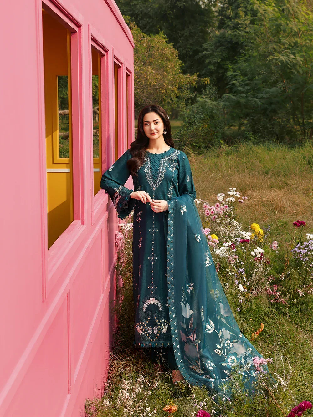 Sadaf Fawad Khan Siraa Embroidered Lawn Unstitched 3Pc Suit D08-B KOI