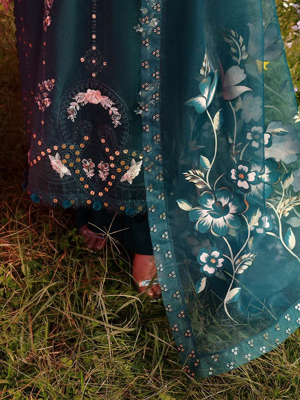 Sadaf Fawad Khan Siraa Embroidered Lawn Unstitched 3Pc Suit D08-B KOI