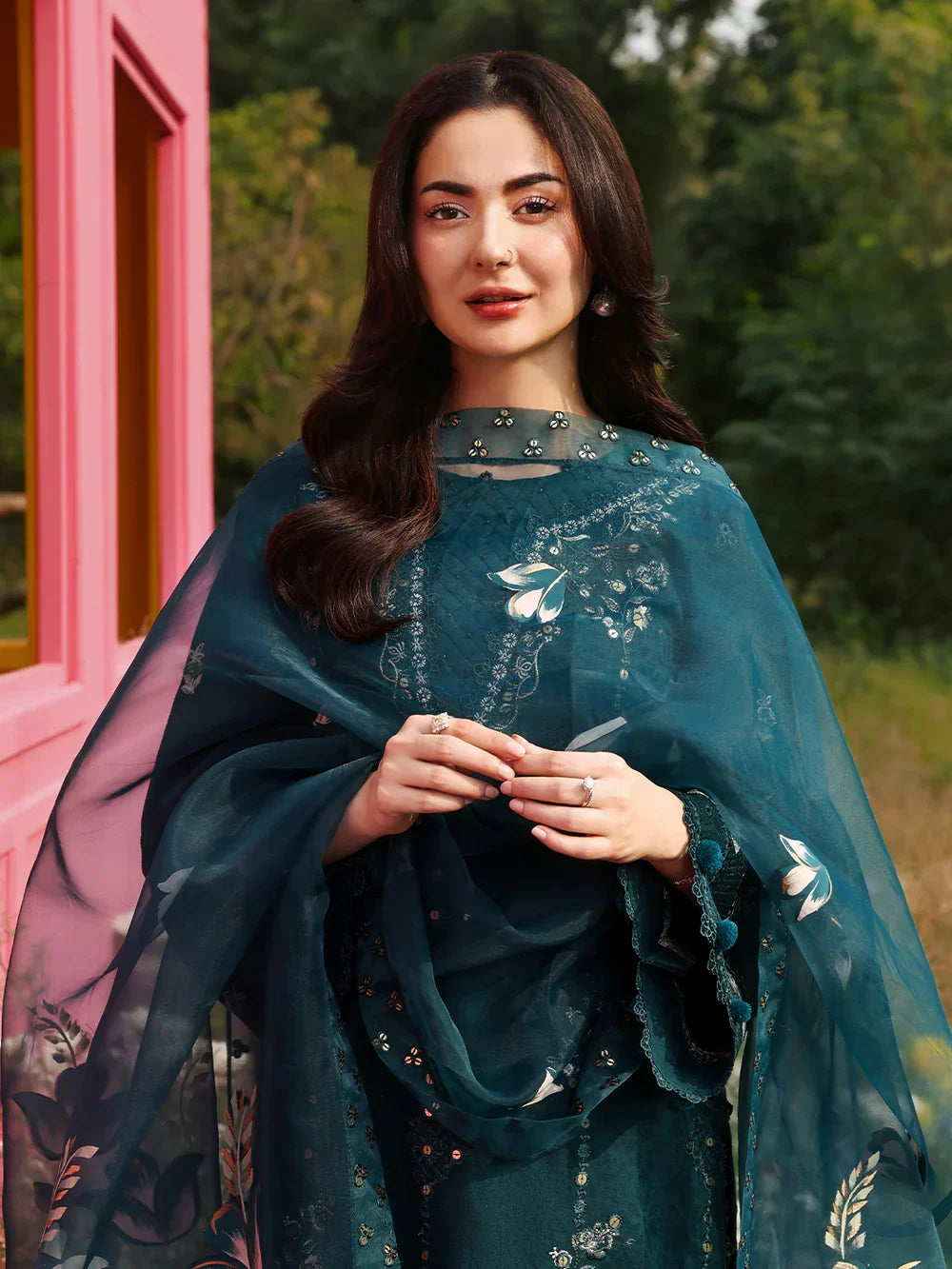 Sadaf Fawad Khan Siraa Embroidered Lawn Unstitched 3Pc Suit D08-B KOI