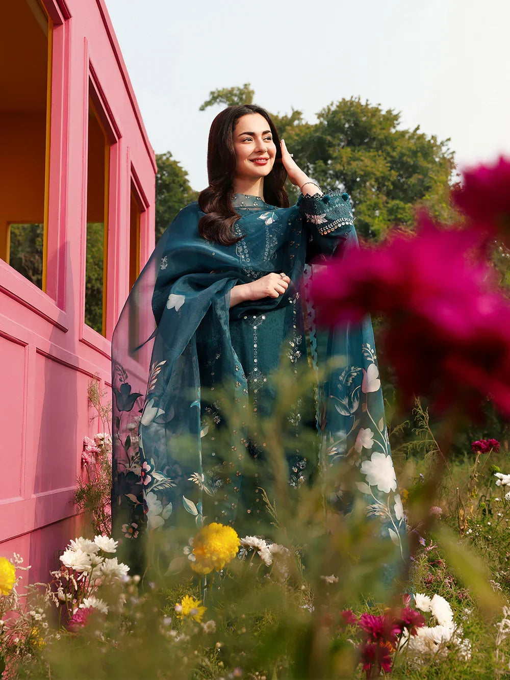 Sadaf Fawad Khan Siraa Embroidered Lawn Unstitched 3Pc Suit D08-B KOI